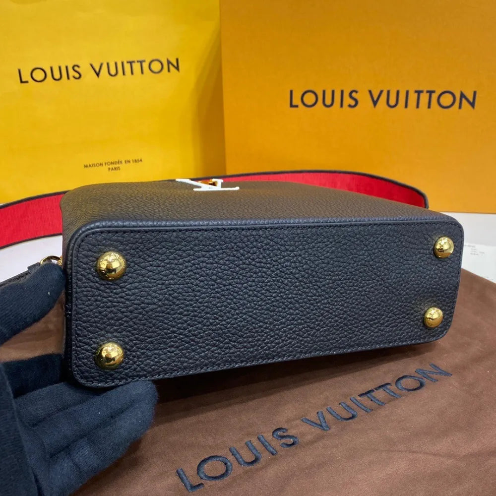 Bolsa Louis Vuitton Capucines Preta