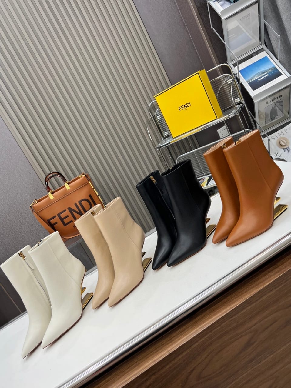 Bota Fendi First Couro