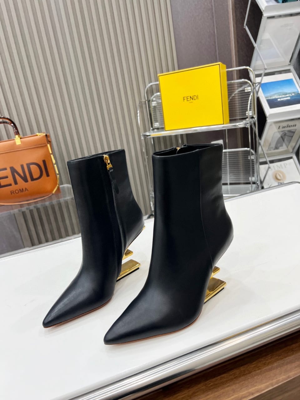 Bota Fendi First Couro