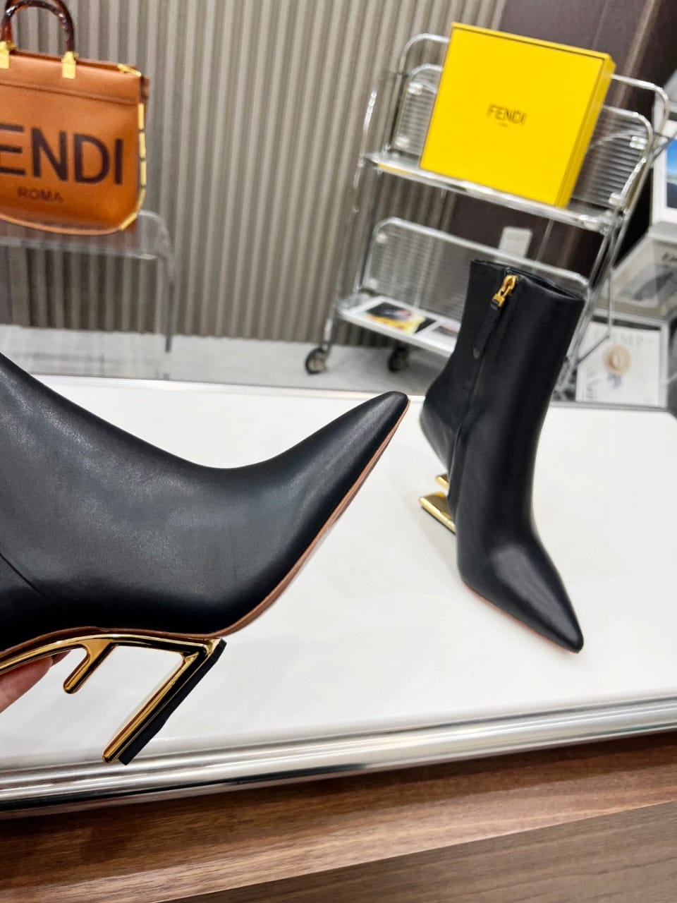 Bota Fendi First Couro