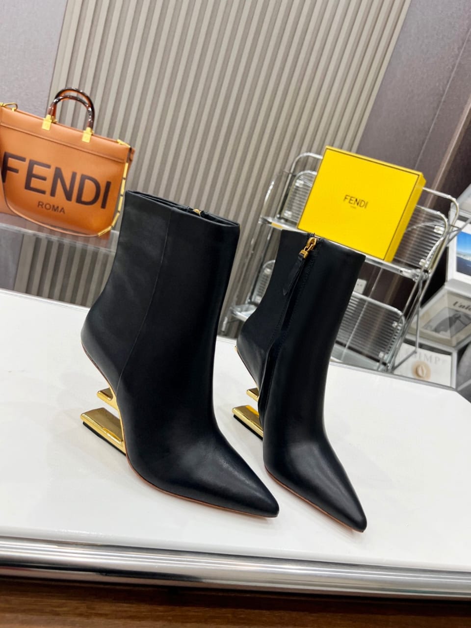 Bota Fendi First Couro