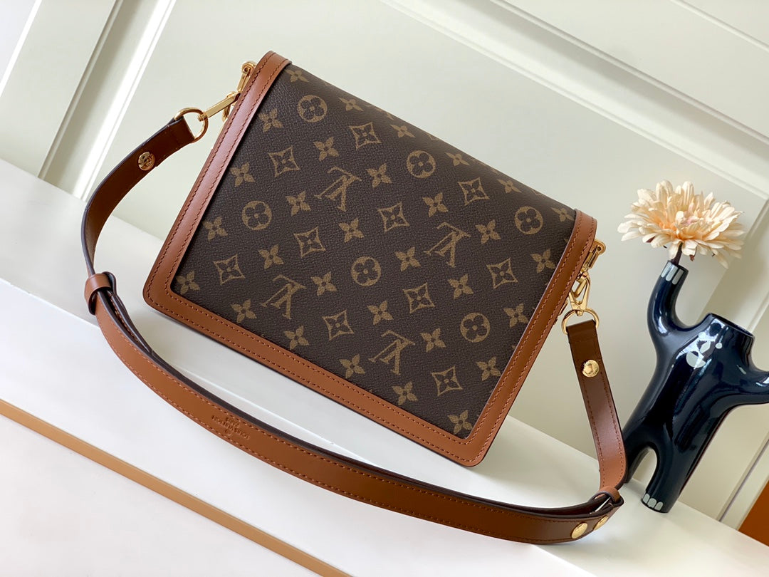 Bolsa Louis Vuitton  Dauphine Reverse Monogram